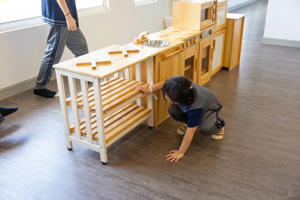 kids-playing-in-the-classroom